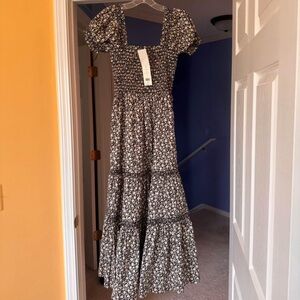 Large. Ladies. Tory Burch. Black and white floral smocked dress